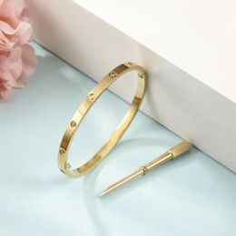 Liefde vrouwelijke ontwerper armband 18k gouden diamant armband dames goud manchet schroevendraaier nagelarmband liefhebbers sieraden valentijn souvenir groothandel.