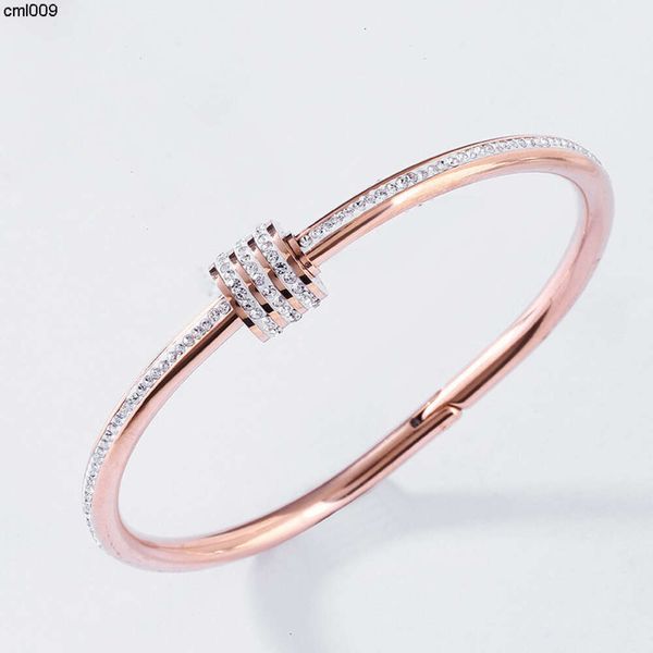 Bracelet de bracelet en or LOVE Braceuse de bracelet Braceuses pour femmes pour hommes en acier inoxydable en alliage argent rose de bijoux en diamant Bracelets Nice