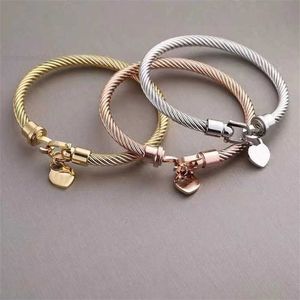 Bracelet de cœur Love Heart for Womens Designer en acier en acier titane bracelet en or argent rose rose charme de rose luxe bijoux classiques ZB112 exma