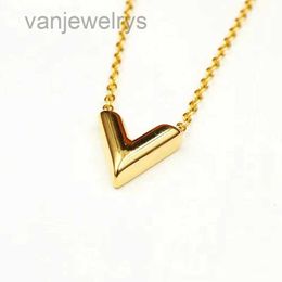 Love Heart Desinger Womens Chain en acier inoxydable or Sier Collier Pendant Colliers classiques Bijoux G237153C