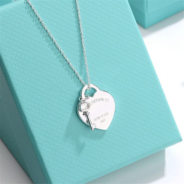 Collier de coeur Love Designer Jewelry Femme's Impring Heart Pendant 18K Real Gold Clavicule Chain