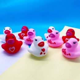 Hou van hart bedrukt badende eenden speelgoeddieren kleurrijke zachte float squeeze geluid piepend bad speelgoed klassieke rubberen eend plastic badkamer zwemspeelgoed geschenken