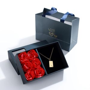 LETTER LETTRE Collier pendentif avec boîte cadeau rose bijoux en acier inoxydable confession Love You pour Valentineday 240415