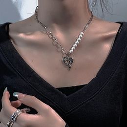 Love lock steel pearl splicing necklace for womens light luxury and small number of highend necklaces hiphop sweet c 240529