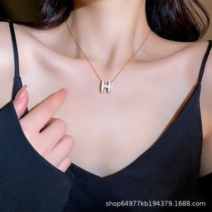 H necklace Love Ma Family H Collier Femme Hlavicle Hhain Accessoires élégants Luxe léger et Petit Design Haut de Gamme Sense Pendentif Hlavicle Hhain Style Instagram