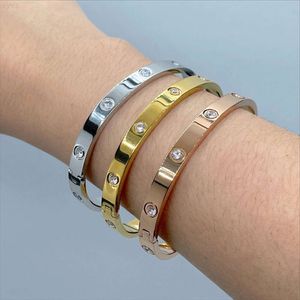 Amour hommes femmes bijoux bracelets de luxe Zircon cubique en acier inoxydable Bracelet de pierres précieuses