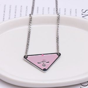 Love ketting kettingen voor vrouwelijke herenketens hanglangen sieraden charme roestvrij staal vergulde hangers Thanksgiving Valentijnsdag cadeau 2024 00