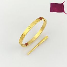 Love Nouvelle marque Bracelet de créateur classique Mode européenne Bracelet manchette pour femmes Haute qualité 316L Bracelet en acier titane Bijoux 17 19 TAILLE avec sac en velours