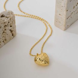 Collier pendentif d'amour, chaîne de clavicules en métal à la mode en or cuivre, accessoires simples et polyvalents