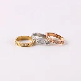 Love Ring Designer anneaux pour les femmes / hommes anneau anneau concepteurs de concepteurs de concepteurs de couple avec un côté et un diamant sur les autres produits latéraux qui font des cadeaux polyvalents