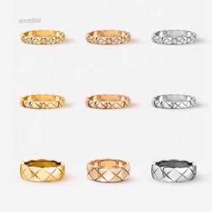 Liefdesringen Dames Heren Bandring Designer Ring Mode-sieraden Titanium Staal Enkel raster Ringen met diamanten Casual Paar Klassiek Goud Zilver Roos Optie I185