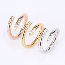 Liefdesringen Damesbandringsieraden Titanium Staal Enkele nagel Europese en Amerikaanse mode Straat Casual paar Klassiek goud Zilver Sieraden ringaccessoires