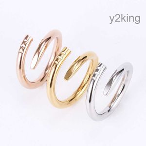 Love Rings Dames Band Ring Jewelry Titanium Steel Single Nail Europeaan en American Fashion Street Casual paar Classic Gold Silver Rose Optioneel maat 1R8O