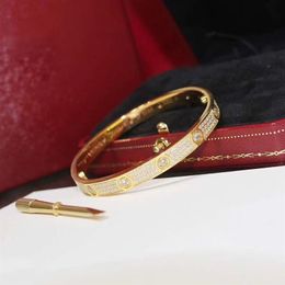 amore serie di alta qualità formato europeo Diamants produttori di braccialetti all'ingrosso 2022 nuovo designer in ottone dorato 18k retro clas207D
