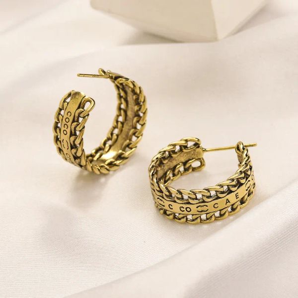 Love Stud 2023 Nouveau cadeau Boucles d'oreilles à breloques Designer Boucle d'oreille en acier inoxydable Accessoires de fête de mariage Sier Bijoux pour femmes en gros