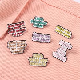 Houd van jezelf Email Pins Quotes en zeggen broches Letter Banner Badges Badges Kraag Backpack Decoratie Accessoires Sieraden Gift