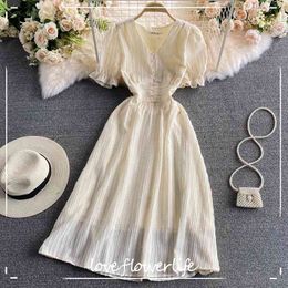 LoveflowerLife Zomer Vintage Solid Dress A Line V-hals Knop Short Puff Sleeve Slanke Dames Feestjurken 210521