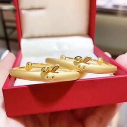 Encantadores brazaletes para bebés oro amarillo conejito de conejo platado brazalete para bebés niños niños bonito regalo de cumpleaños regalo
