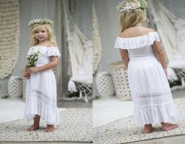Preciosos vestidos bohemios con hombros descubiertos para niñas de flores blancas para boda con mangas de encaje largo sin espalda playa Boho primera comunión7363140