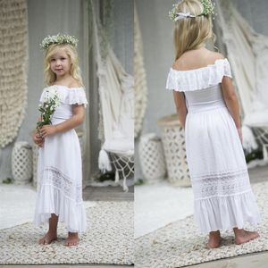 Belle bohème hors de l'épaule robes de filles de fleurs blanches pour mariage avec manches longues en dentelle dos nu plage Boho première communion219H