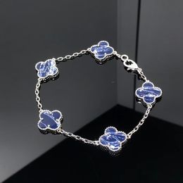 Bracelet à breloques de créateur en forme de trèfle pour femmes et filles, en or blanc, doux, 5 fleurs, feuille, pierre bleu foncé, chaîne à maillons, 15mm, bijoux, nouvel arrivage