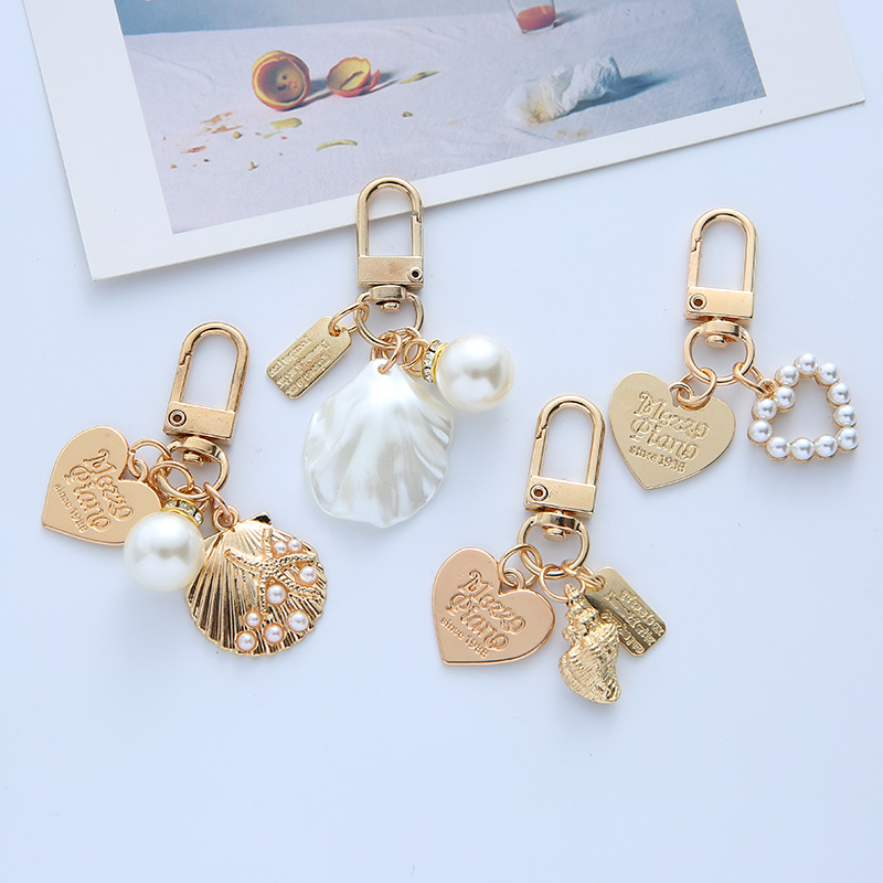 Härlig söt Pearl Shell Conch Keychains Kvinnor Zinklegering Love Keychain Pendant Car Keyring Ryggsäck Key Chain Lady Fashion Jewelry Accessories Gift