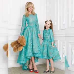 Mooie kanten moeder en dochter jurken avondkleding juweel nek hoge lage prom jurken met lange mouwen a-line feestjurk 407