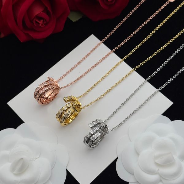 Collares encantadores Plata Circular Serpiente Collar colgante Diseñadores de lujo Joyería Mujeres Cadena de oro rosa para hombres Collar de diamantes B gril regalos