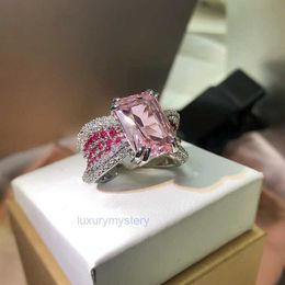 Mooie roze CZ Zirkon Diamond Stone Rings For Women Girls Leuke elegante liefde Luxe ontwerper Sweet Cute Big Square Stone Chinese vingerring sieraden