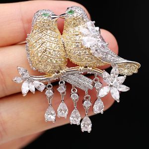 Belle ailé sur la branche amour oiseau broche femelle version coréenne accessoires de mode corsage zircon broche de haute qualité