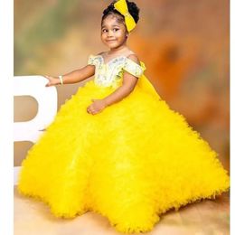 Precioso vestido de fiesta amarillo, vestidos de niña de flores, vestido de fiesta con cuello transparente, pajarita con cuentas de cumpleaños para niños, ropa para desfile para niños pequeños