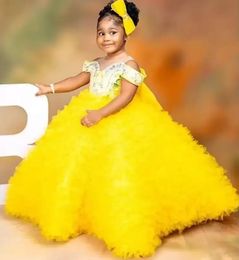 Mooie gele bruiloft bloemenmeisje jurken pure nek baljurk kinderen verjaardagsfeestjes jurken kralen vlinderdas toddler optocht draagt ​​bc14820