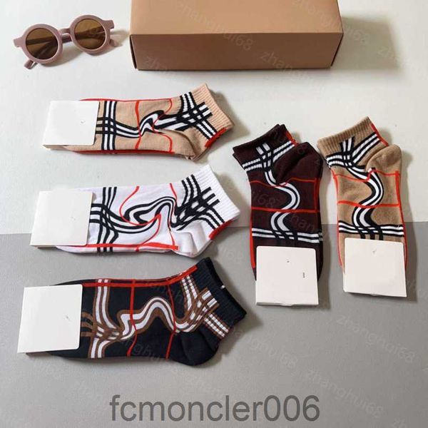 Calcetines de corte bajo Diseñador Hombres Mujeres Calcetín 5 pares en caja Enrejado clásico Corto Algodón puro Sudor absorbente Cómodo Ropa interior para hombre Ropa A1 0S1E