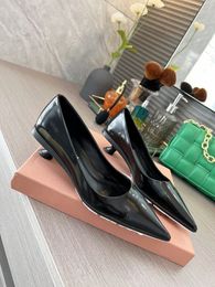 Sandales à talons bas épais pointu he el 4cm en cuir de luxe en daim chaussures pour femmes eau noir et blanc robe décorative taille sexy 35-41