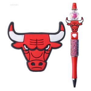 Lage MOQ Custom Focal Charms Soft PVC Sport Teams Focal Beads Cartoon Pen Charms voor decoratie