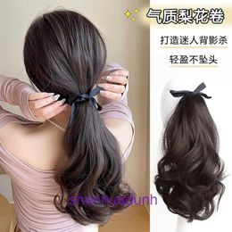 Pelucas para mujeres de bajo precio cabello en línea tienda de pera flores rizadas peluca de cola corta para una venda esponjosa de imitación natural