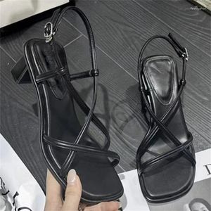 Lage sandalen mode dames hiel veter sandaal rugriem zomerschoenen gladiator casual smalband schoen 2105