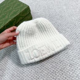 Lowe Hat 2023 Winter Beanie Versión correcta de la letra Sitio web oficial de sombrero frío 1: 1 Capas de lana