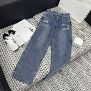 T-shirt Lowe Womens Designer Jeans Arrivées Loewees High Waist Patch Out Broidered Decoration Blue Straight Denim Pantal