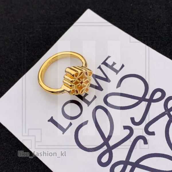 Lowew Top Ring New Fashion Ring Anagram Pendant Loeweee Collier asymétrique Bracelet Retro Brass 18K Gold plaque d'oreille Hoop Ladies Designer Bijoux Loe 192
