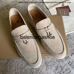 LP Loro Piano Loro Chaussures Summer Charmes d'été Embellie Walk Suede Chaussures Chaussures beige en cuir authentique Slip sur les appartements Femmes Designers de luxe FL330I Loro chaussures