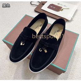 LP Piano Summer Walk Charms Embelli les pantoufles en daim embelli Mules Fermed Toes Chaussures en cuir véritable Slip décontracté sur les appartements pour femmes Designers de luxe Factory B3