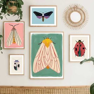 LPAPERS Butterfly Wall Art Ladybugs Tiger Moths Beetles Plumes Canvas Huile Peinture Nordic Piffite Printing Murales Décoration de la salle J240505