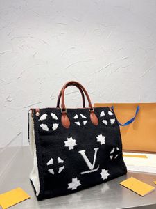 Lq dames handtas tote tas mode winter lamb wol pluche grote capaciteit pakket winkelen schoudertassen klassieke brief bedrukt reizen