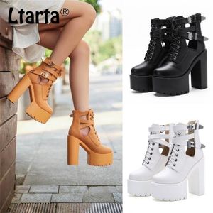 LTARTA WomenBoots bottes courtes à fond épais blanc super haut avec des chaussures courtes à talons hauts Punk Performance JXQ5784 201102