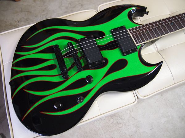 Custom Shop James Hetfield Grynch Signature Green Flame Black Guitare électrique White Pearl Dot Touche Inlay EMG Pickups Matériel noir
