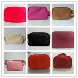 LU-008 2024 Nouveau sac de bracelet à portefeuille multi-fonctionnel pratique et minimaliste de la carte bancaire Changement de rangement Bag Top Womens