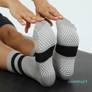 Lu 2023 nouvelles chaussettes de sport chaussettes de yoga transfrontalières pour hommes et femmes formation antidérapante PVC colle peau douce absorbant la sueur élastique chaussettes droites lululemens 1