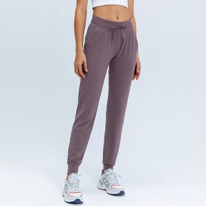 L-31 Pantalones de chándal al aire libre para mujer Pantalones de yoga para fitness Slim Was Thin Joggers con bolsillos delanteros para las manos Pantalones de chándal casuales Pantalones de entrenamiento suaves, transpirables, rectos y sueltos