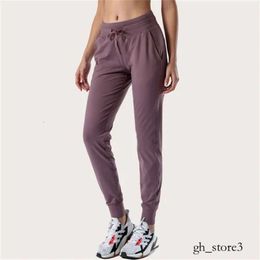 Lu Lu Lemen Neuvième Pantalon de yoga pour femme Push Fitness Leggings Doux Taille haute Hip Lift Élastique Pantalon de jogging décontracté 7 couleurs Luluemon Leggings Scubas Woman Half Zip 4